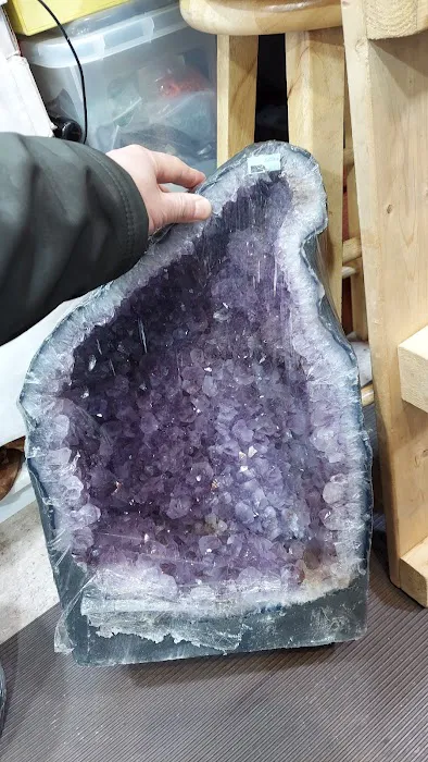 Lenny's Crystal & Jewelry 4