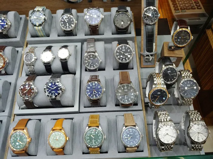 MARC JACOB JEWELERS 4