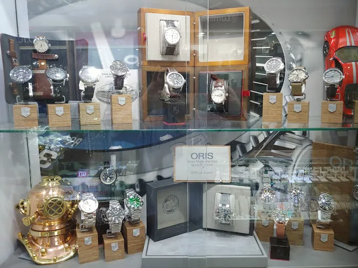 MARC JACOB JEWELERS 4