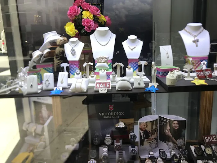 MARC JACOB JEWELERS 4
