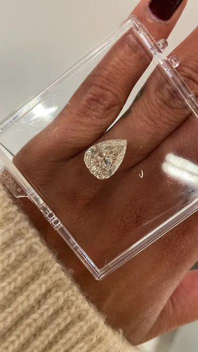 AARYAH (By Appointment only) | Unique Diamond & Luxury Engagement Rings, Wedding Bands & Fine Diamond Jewelry 4