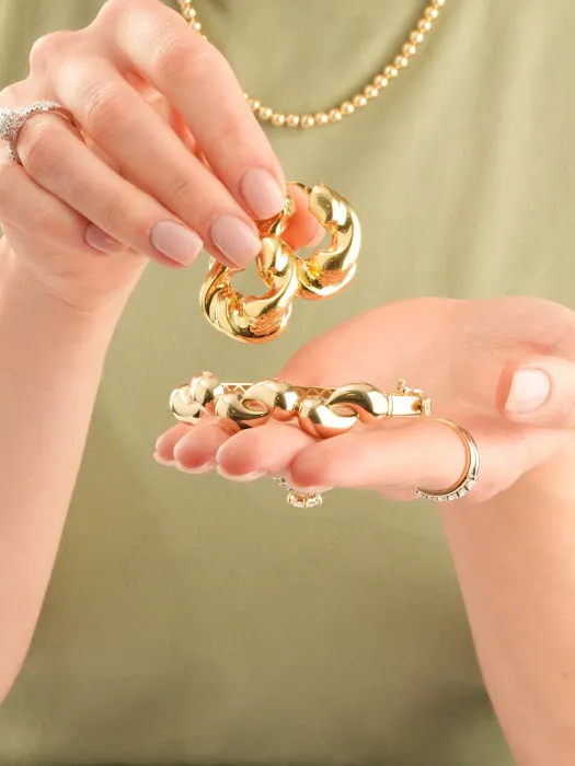 Diamond Queen Jewelry 4