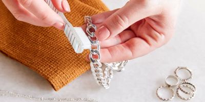 Effective Methods to Clean Sterling Silver Jewelry Using Tarnish Removers