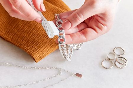 Effective Methods to Clean Sterling Silver Jewelry Using Tarnish Removers