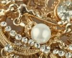 How to Clean Jewelry with Vintage Designs: Safe and Effective Methods for Antique Jewelry Lovers