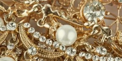 How to Clean Jewelry with Vintage Designs: Safe and Effective Methods for Antique Jewelry Lovers