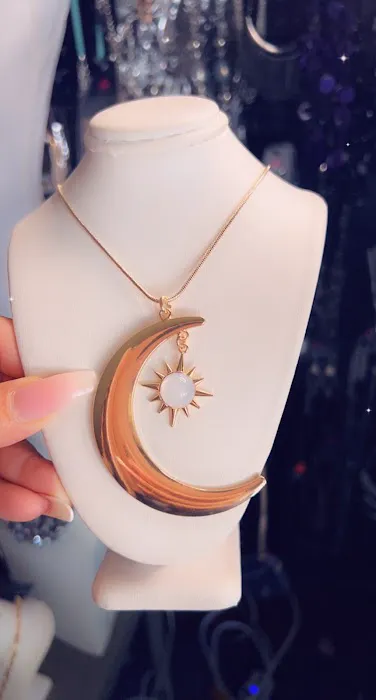 Siobhan's Sparkle Shop/Everything is always only $5 4