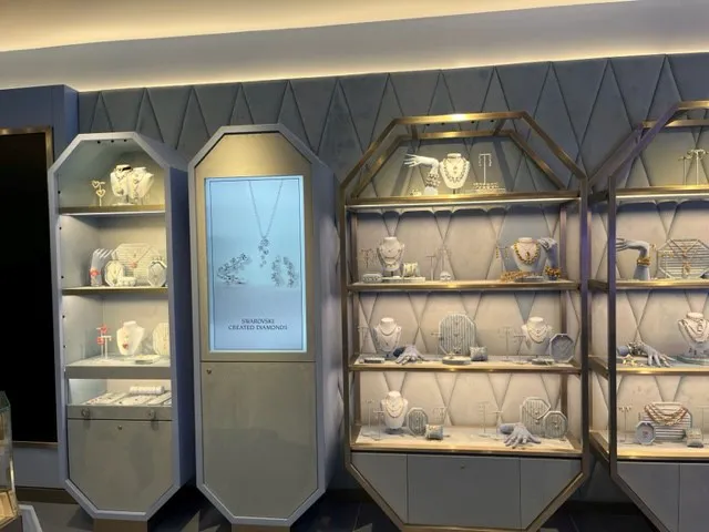 Swarovski 4
