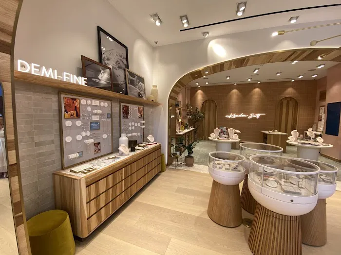 Kendra Scott 4