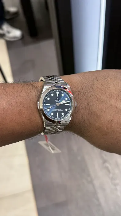 London Jewelers - The Mall at Short Hills 5