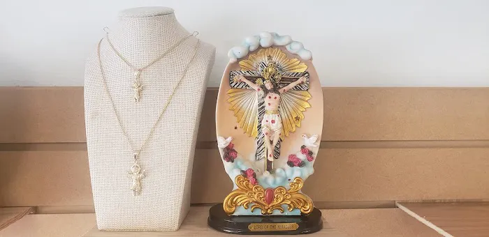 Cristy's jewelry & perfumes 4