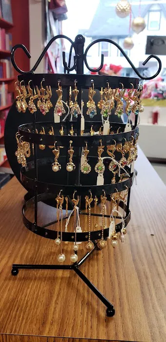 Cristy's jewelry & perfumes 4