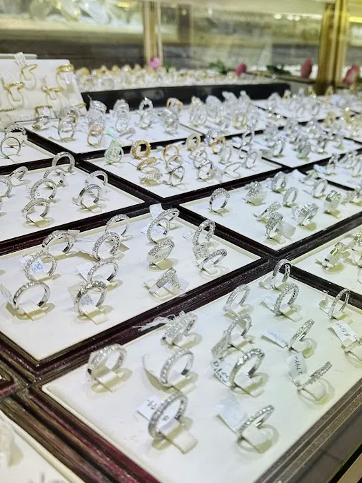Royal Jewelry 4