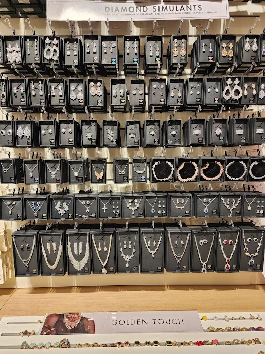 Lovisa Palisades Center 4