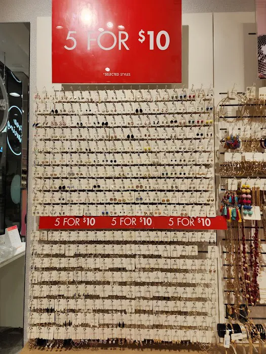 Lovisa Palisades Center 4