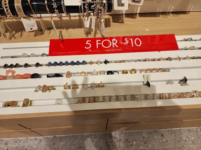 Lovisa Palisades Center 4