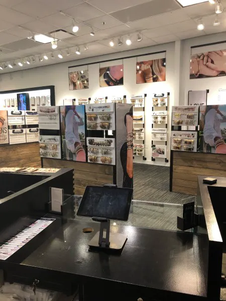 Inspiration Co at Palisades Center Mall 4