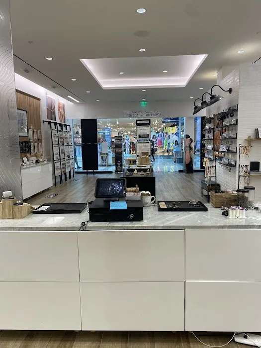 Inspiration Co at Palisades Center Mall 4