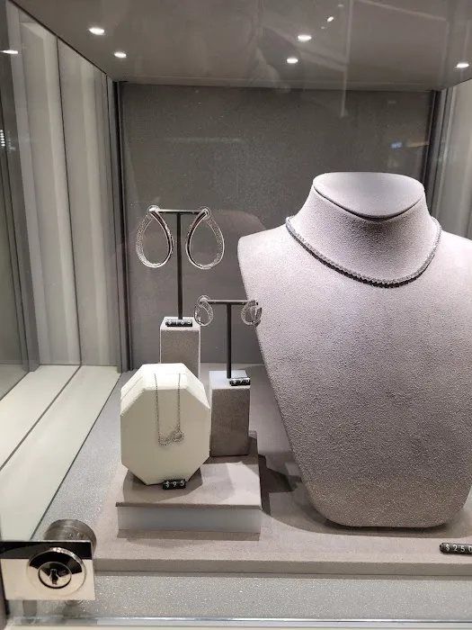 Swarovski 4