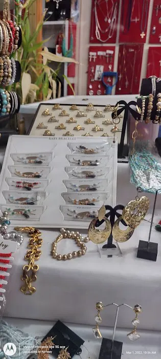 S & E Jewelry and Gifts 4