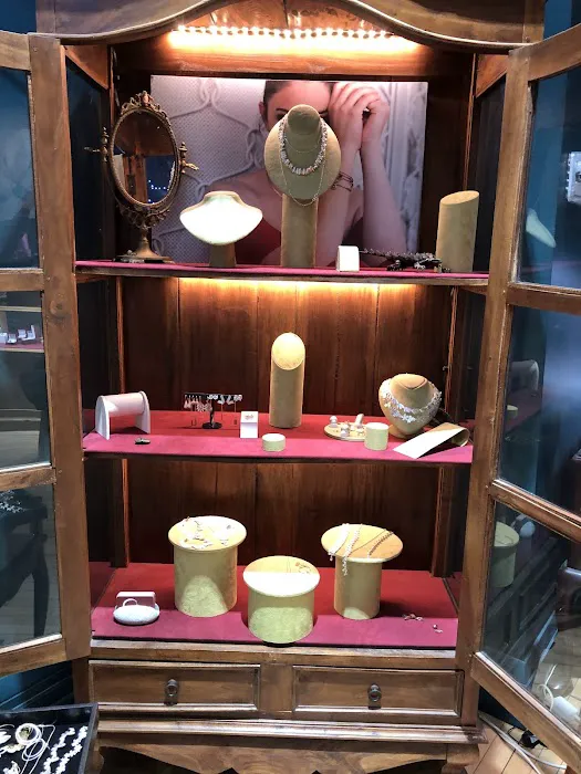 Metal and Stone Jewelers 4