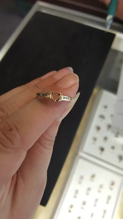 John Coats Jewelers Repair & Engraving Shop 4