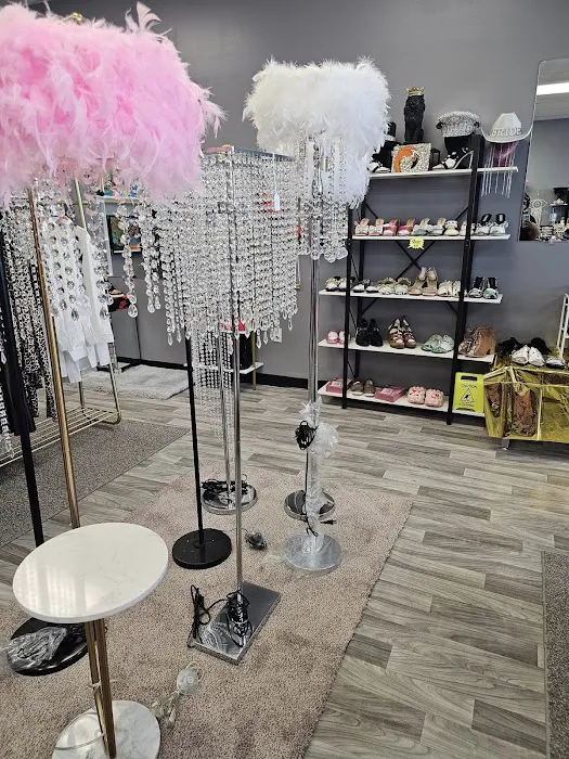 Nestly's Treasures Boutique 4