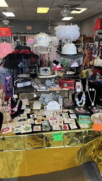 Nestly's Treasures Boutique 4