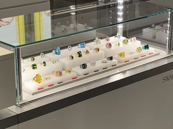 Swarovski 4