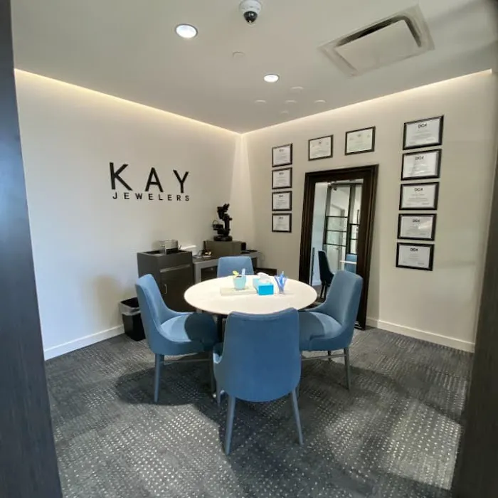 KAY Outlet 4