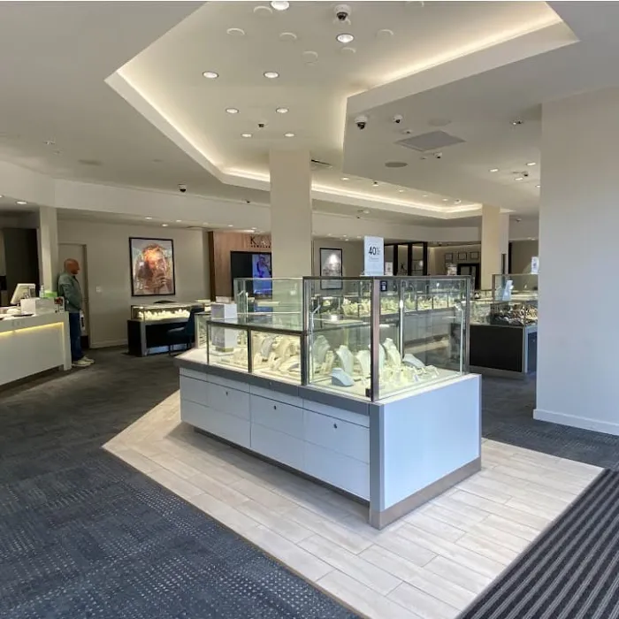KAY Outlet 4