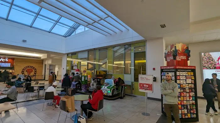 Pandora Quaker Bridge Mall 4