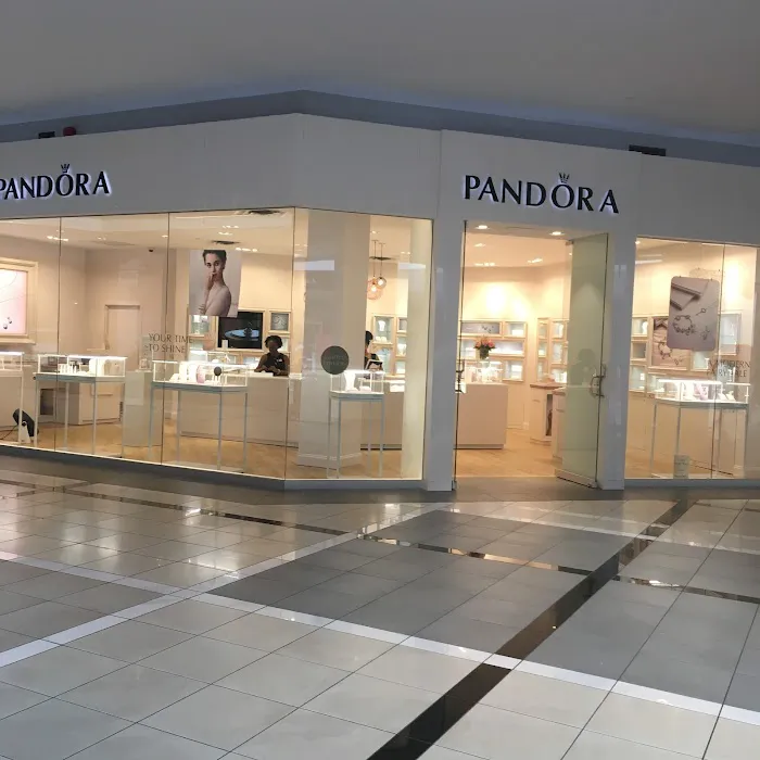 Pandora Quaker Bridge Mall 4