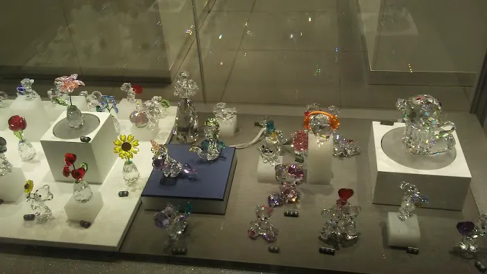 Swarovski 4