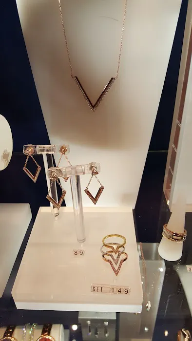 Swarovski 4