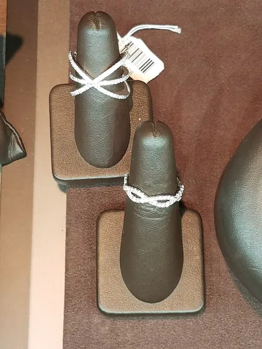 R & M Woodrow Jewelers 4