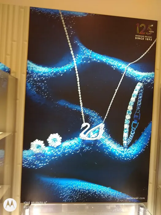 Swarovski 4