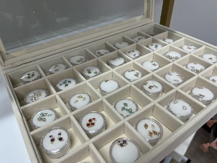 LB Jewelry Permanent Jewelry & Ear Piercings / Curations 4