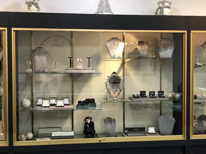 KM Jewelers 4