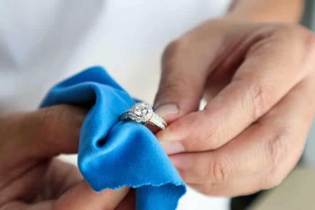 Effective Methods to Clean Gemstone Jewelry at Home Safely and Easily