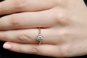 Discover the Elegance of Rose Gold Engagement Rings with Halo Settings