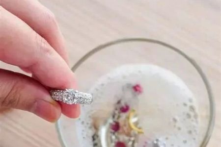 Best Jewelry Cleaning Solutions for Gemstones to Keep Them Sparkling
